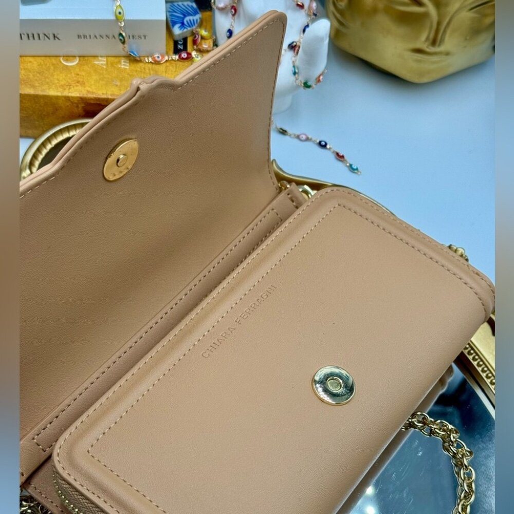 🆕 CHIARA FERRAGNI 🧿 NWOB Eyelike Motif Chain Linked Wallet on Chain, Nude - Picture 10 of 16